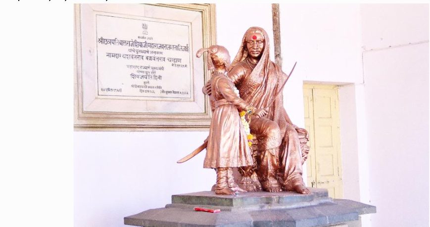 Statue of Shivaji and Jijabai