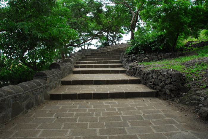 Way to the Fort of Shivneri